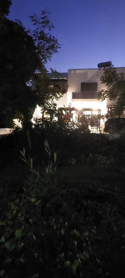 Apartament Ο Μπαξεσ Livadi  Zewnętrze zdjęcie
